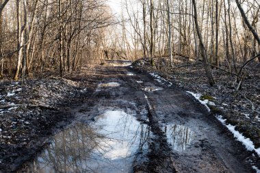 durumu kötü köy yolunda