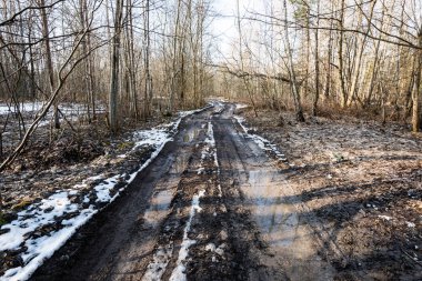 durumu kötü köy yolunda