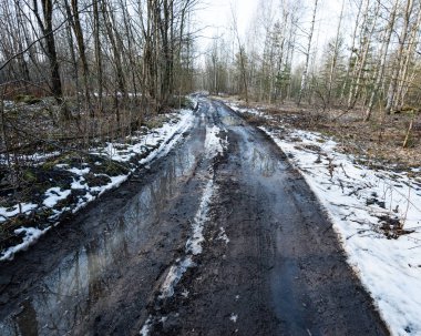 durumu kötü köy yolunda