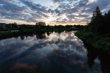 günbatımı Daugava Nehri