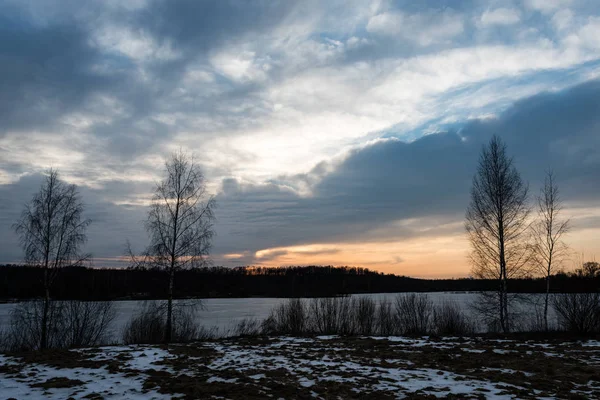 Por do sol sobre o rio Daugava — Fotografia de Stock