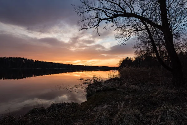 Por do sol sobre o rio Daugava — Fotografia de Stock