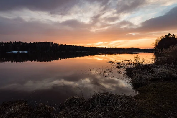 Sonnenuntergang über dem Fluss Daugava — Stockfoto