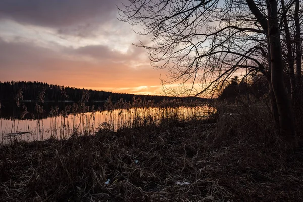 Zonsondergang over de rivier de Daugava — Stockfoto