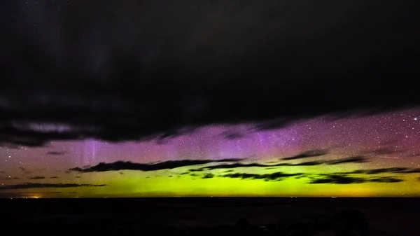 Luci settentrionali intense (Aurora borealis) sul Mar Baltico — Foto Stock