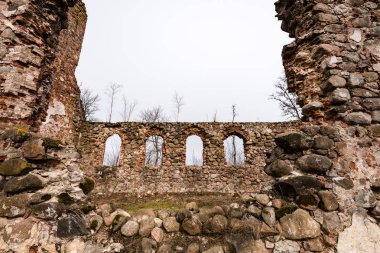 Harabeleri eski kilise terk