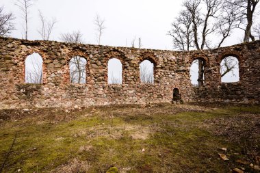 Harabeleri eski kilise terk