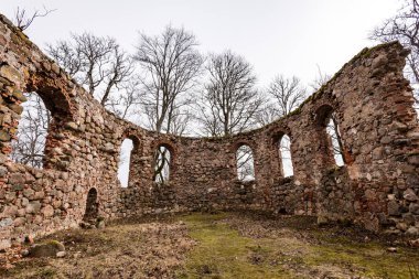 Harabeleri eski kilise terk