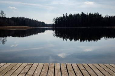 boardwalk Gölü bulutlarda yansıması