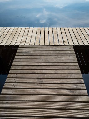 boardwalk Gölü bulutlarda yansıması