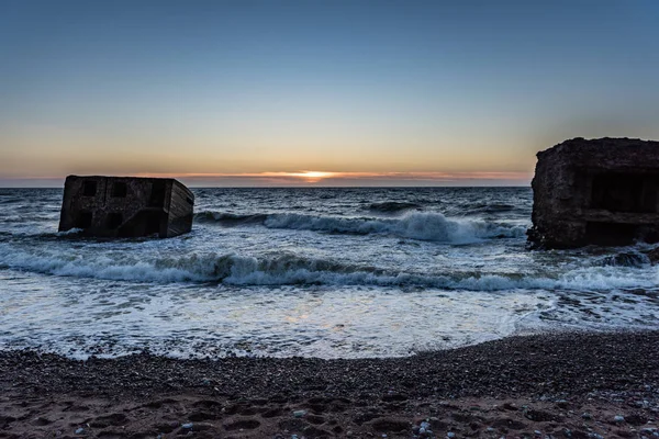 Vieux fort de guerre ruines sur la plage — Photo