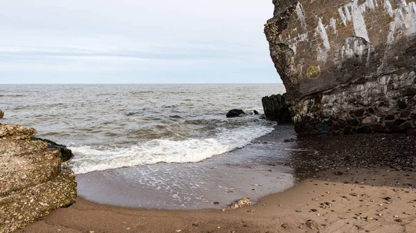 Régi háború erőd romjait a strandon — Stock Fotó