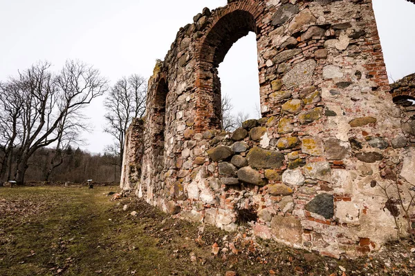 Harabeleri eski kilise terk — Stok fotoğraf