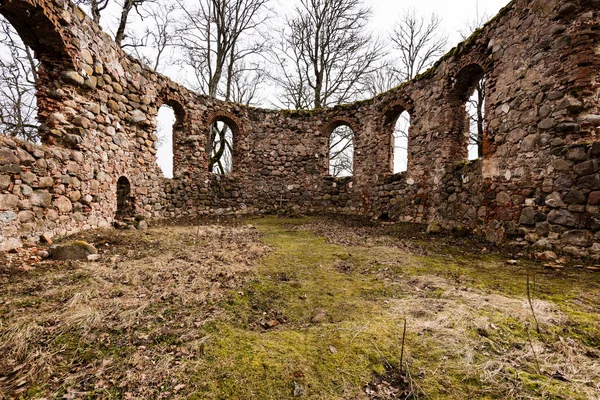 Harabeleri eski kilise terk — Stok fotoğraf