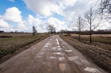 Köy yolunda bakış açısı ile