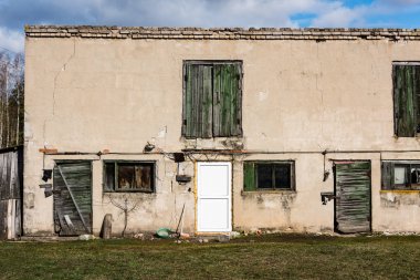 Terk edilmiş kalıntıları eski bina rock