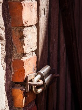 Terk edilmiş kalıntıları eski bina rock