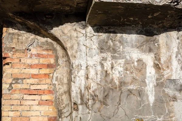 Ruínas abandonadas do antigo edifício forte — Fotografia de Stock