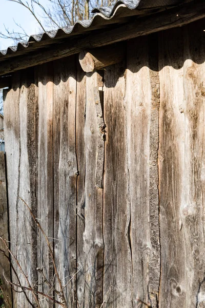 Régi, fából készült épület elhagyatott romok — Stock Fotó