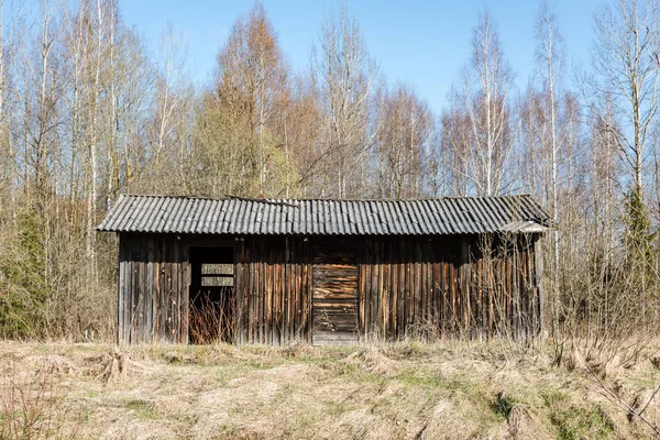 Rovine abbandonate di vecchi edifici in legno — Foto Stock