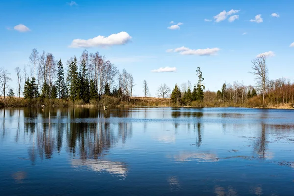 Colorful clouds over the lake — Stock Photo, Image