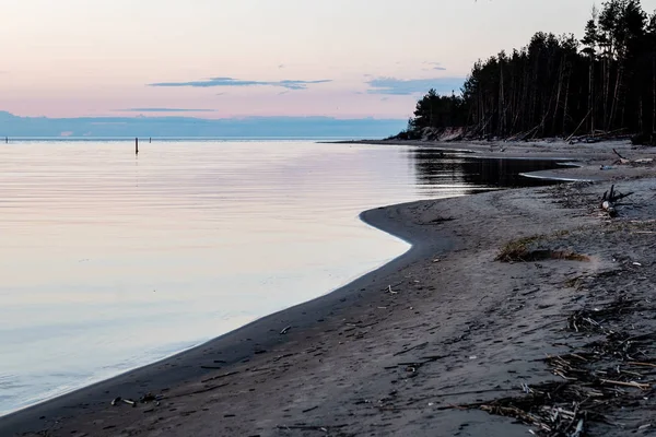 Lever de soleil spectaculaire sur la rivière calme — Photo