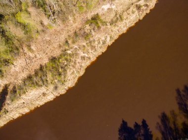 Drone görüntü. Gauja Nehri'nin havadan görünümü