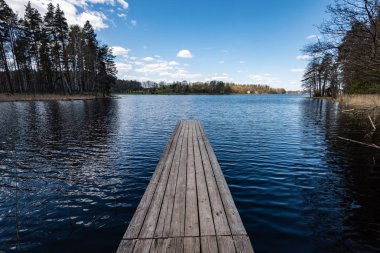boardwalk Gölü bulutlarda yansıması