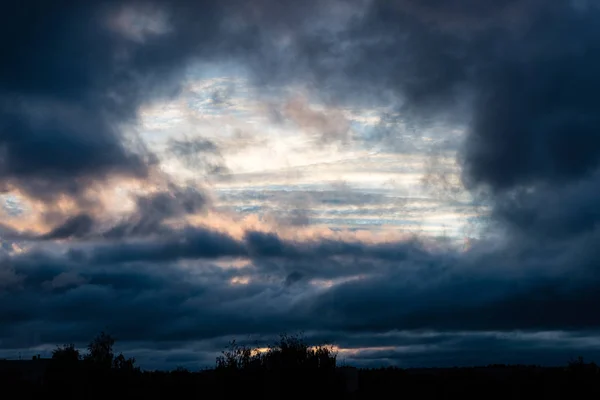 Nuages rouges dramatiques — Photo