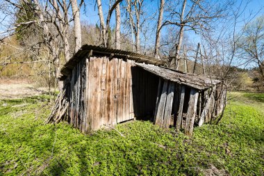 terk edilmiş binada Harabeleri