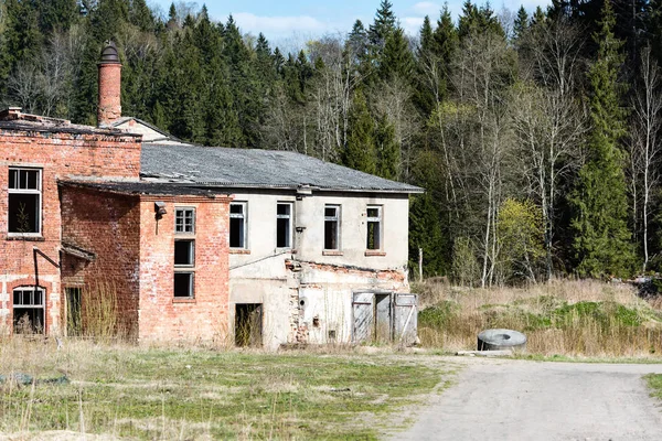 Ruinas abandonadas del edificio —  Fotos de Stock