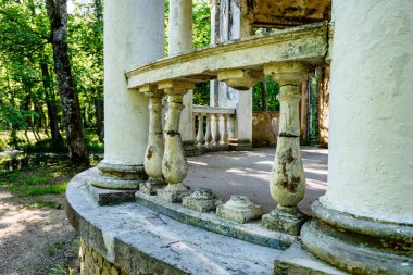 terk edilmiş kalıntıları eski bina park