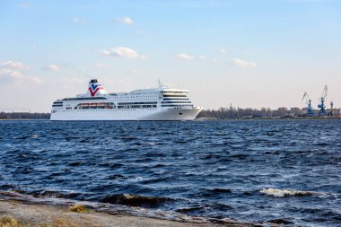 Feribot liman bırakarak