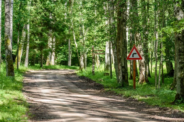 Onverharde weg in de zomer platteland — Stockfoto