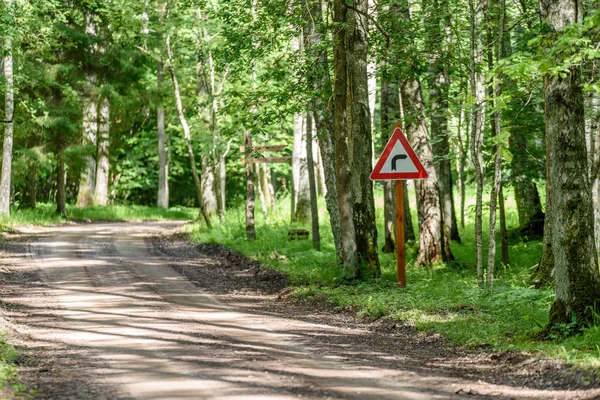 Onverharde weg in de zomer platteland — Stockfoto