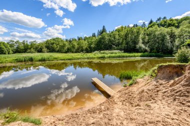 boardwalk Gölü bulutlarda yansıması