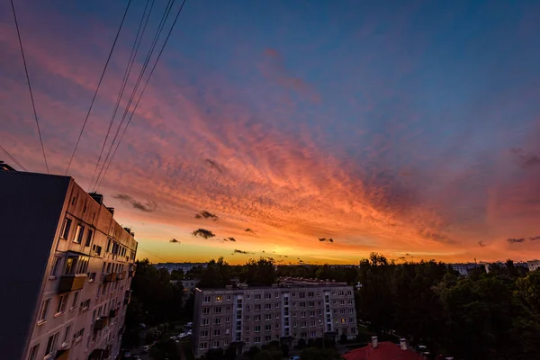 Nuvens vermelhas dramáticas — Fotografia de Stock