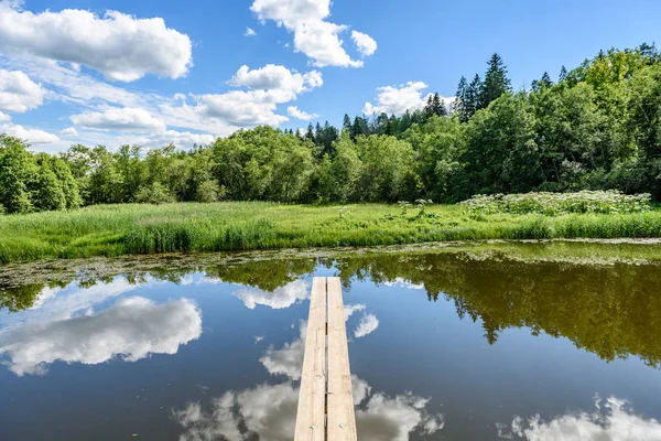 boardwalk Gölü bulutlarda yansıması