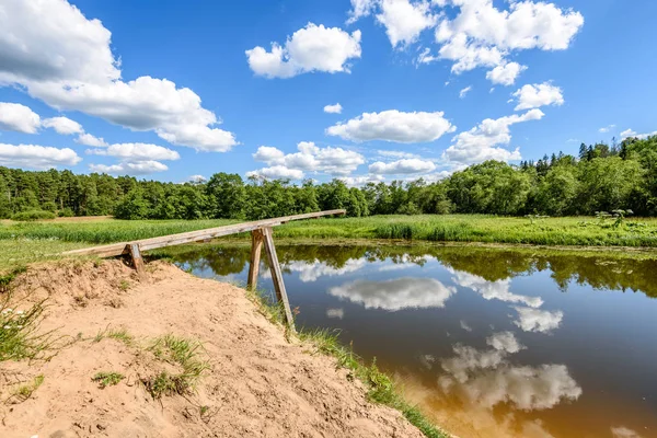 boardwalk Gölü bulutlarda yansıması
