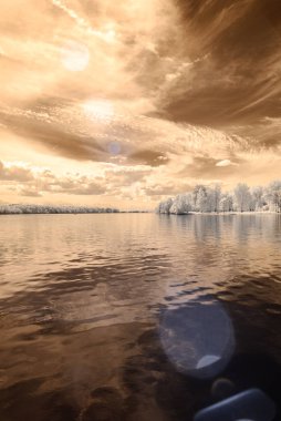 kızılötesi kamera görüntüsü. su yansımalar