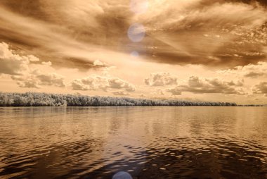 kızılötesi kamera görüntüsü. su yansımalar