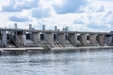 hidro elektrik santrali gates su için