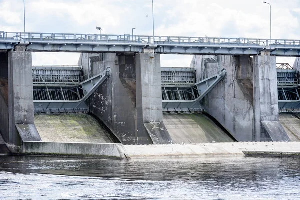 Portes de centrales hydroélectriques pour l'eau — Photo