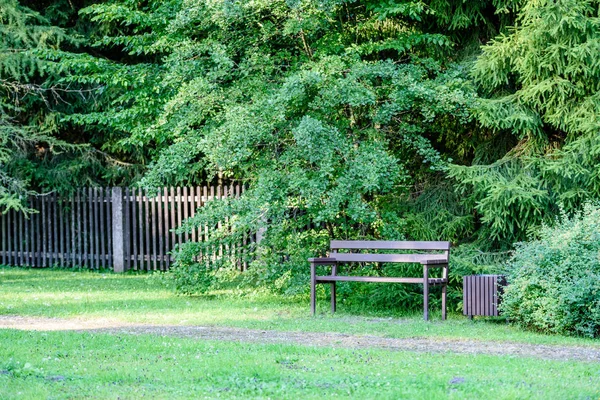 Bench in  beautiful park in autumn — Stock Photo, Image