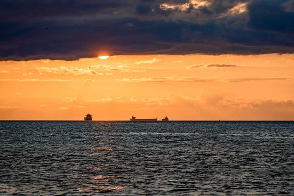 Sea ships on the horizon in sunset — Stock Photo, Image