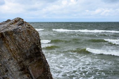 eski savaş kale Harabeleri sahilde