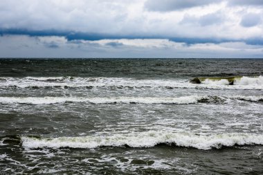 eski savaş kale Harabeleri sahilde