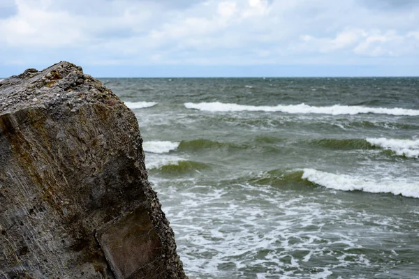 eski savaş kale Harabeleri sahilde