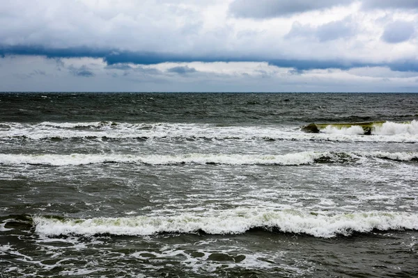 eski savaş kale Harabeleri sahilde