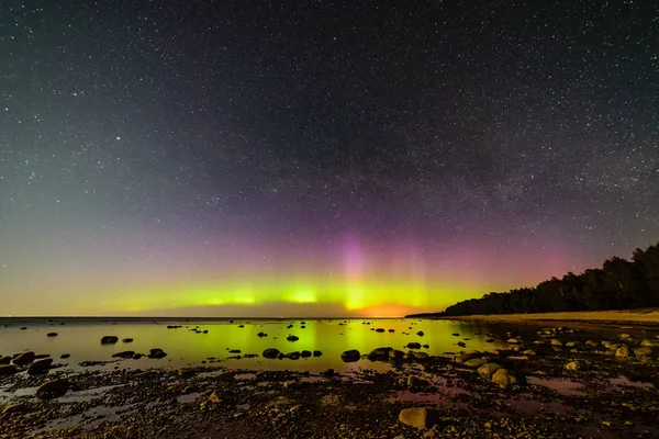 Intense northern lights (Aurora borealis) over Baltic sea — Stock Photo, Image